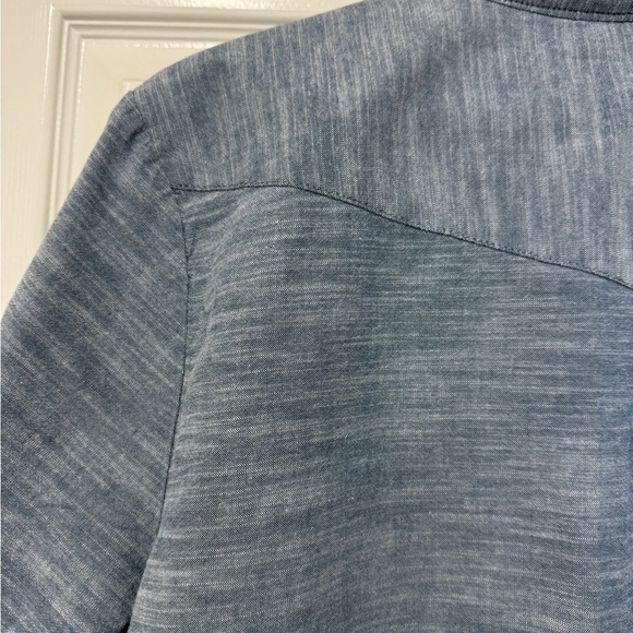 Volcom Men's Blue Button-Down Short Sleeve Modern Fit Shirt Size L - Picture 3 of 9